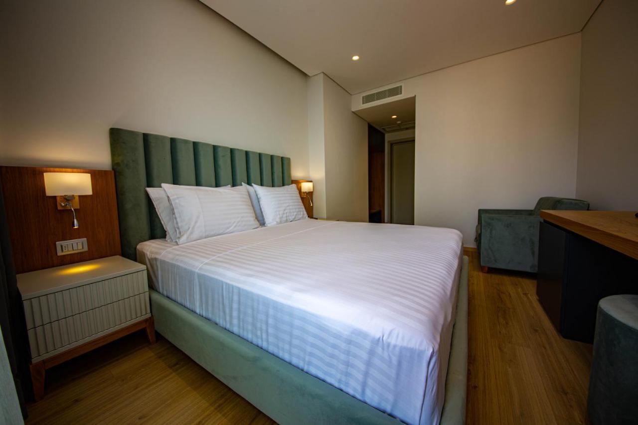 El Primero Hotel Sarande Luaran gambar